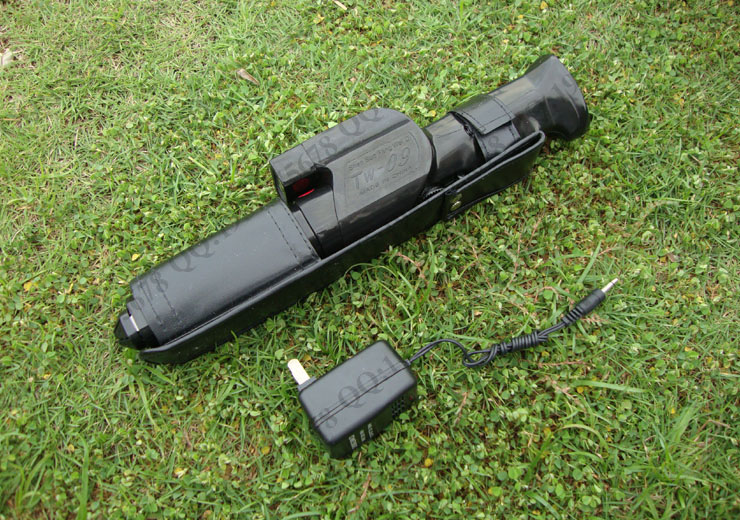 TW-09伸缩型电子防暴器 防身工具 伸缩型电棍 带照明工具 大容量电池